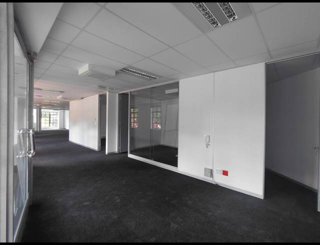 364M² OFFICE TO LET IN LYME PARK